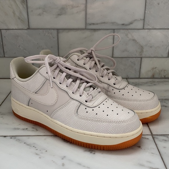 Nike Air Force 1 ‘07 Seasonal Sneakers - Picture 9 of 16